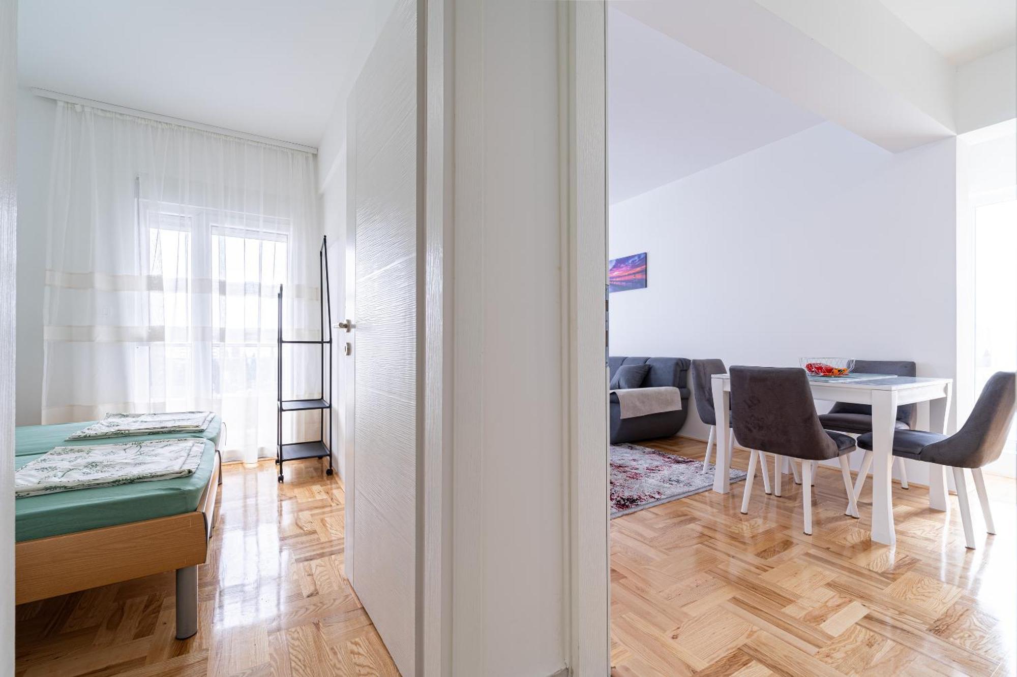 Tuski Put Apartman Apartment พอดโกริกา ภายนอก รูปภาพ