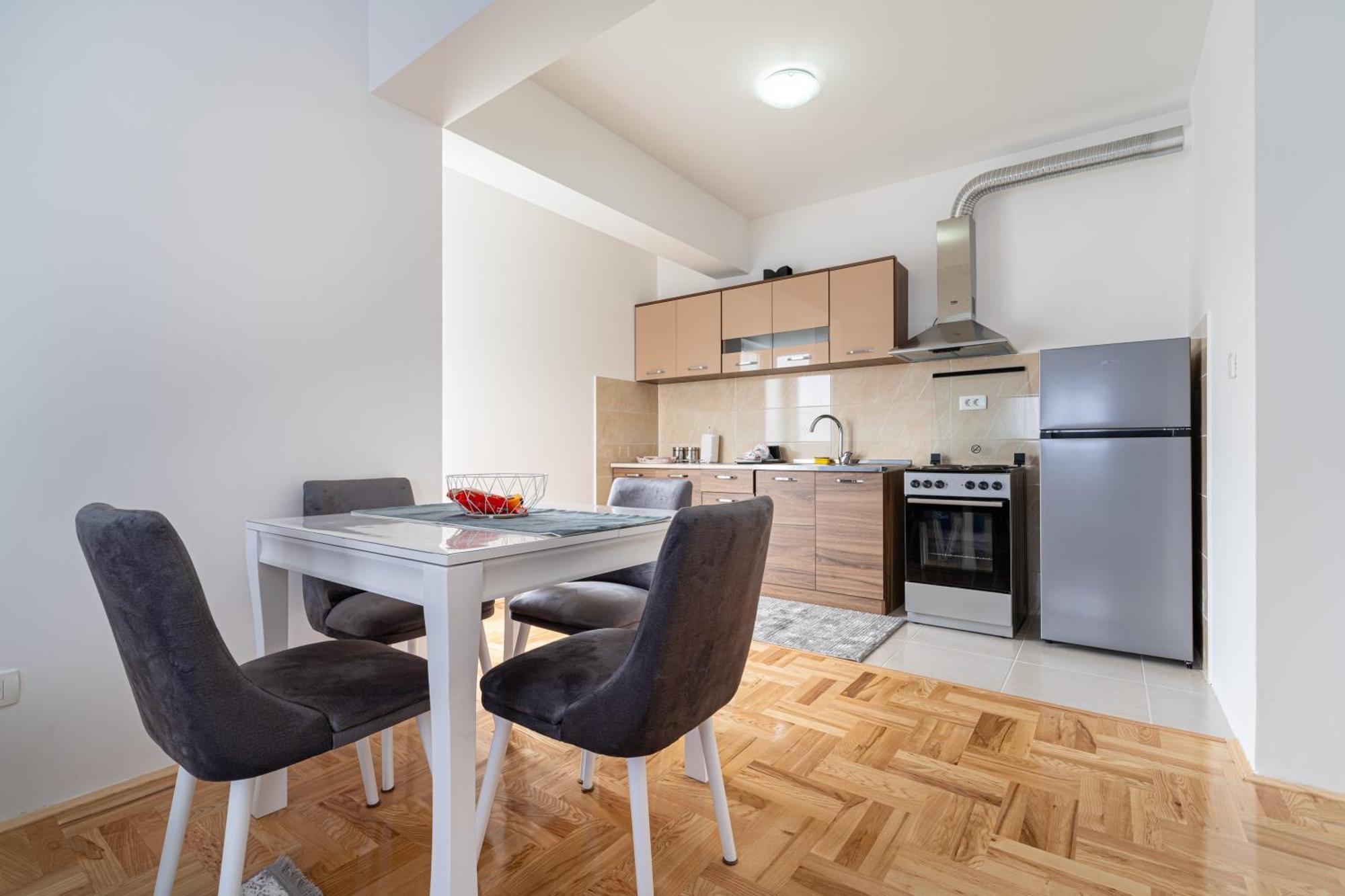 Tuski Put Apartman Apartment พอดโกริกา ภายนอก รูปภาพ