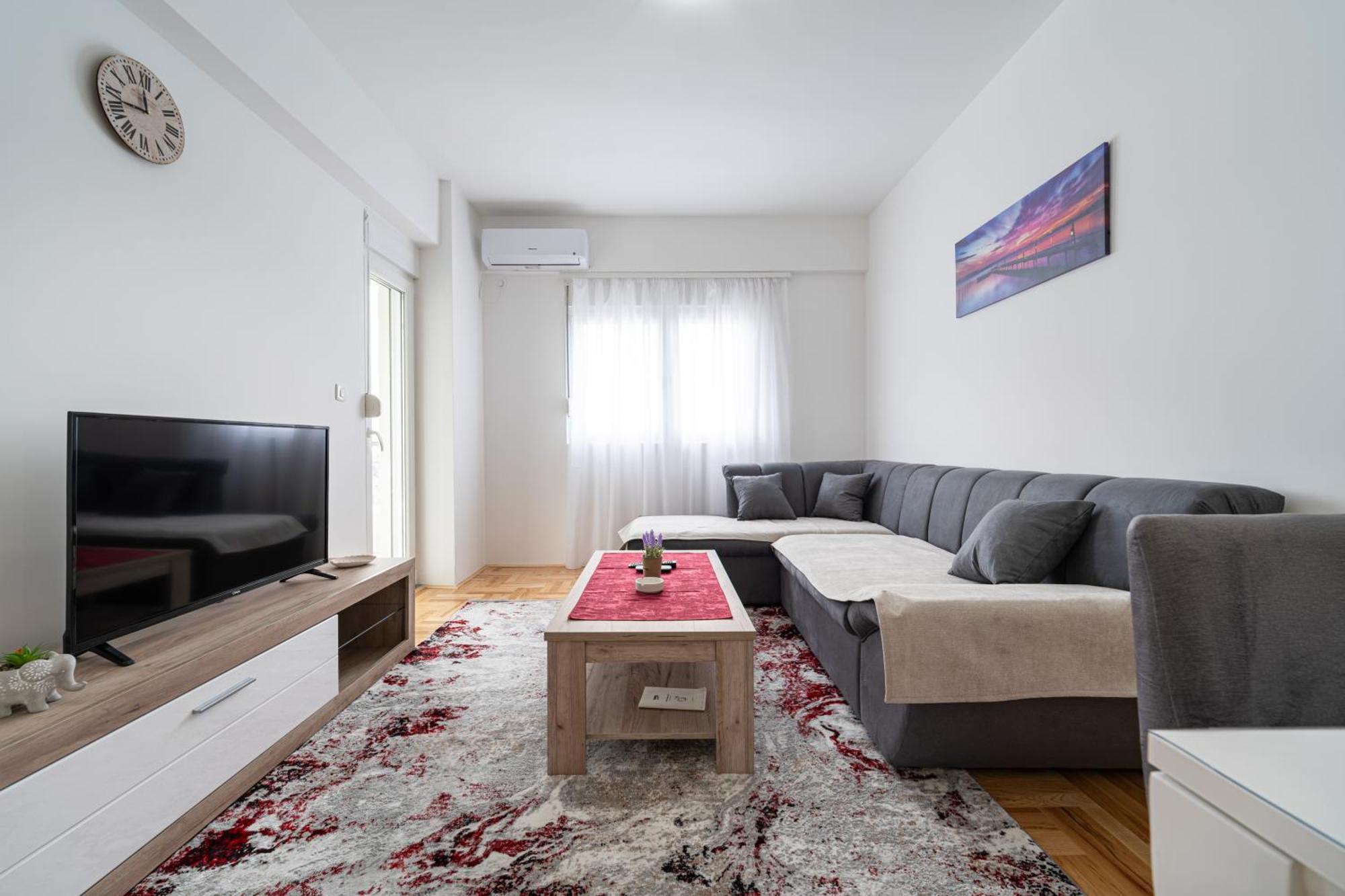 Tuski Put Apartman Apartment พอดโกริกา ภายนอก รูปภาพ